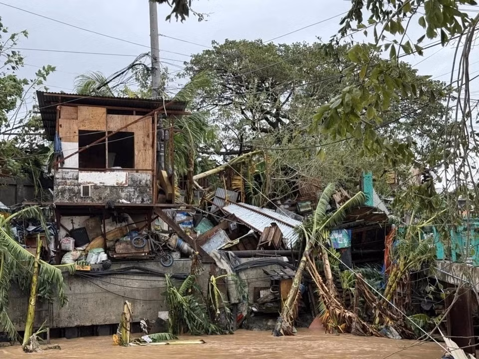 Bão Kalmaegi đổ bộ Philippines gây thiệt hại nghiêm trọng -0