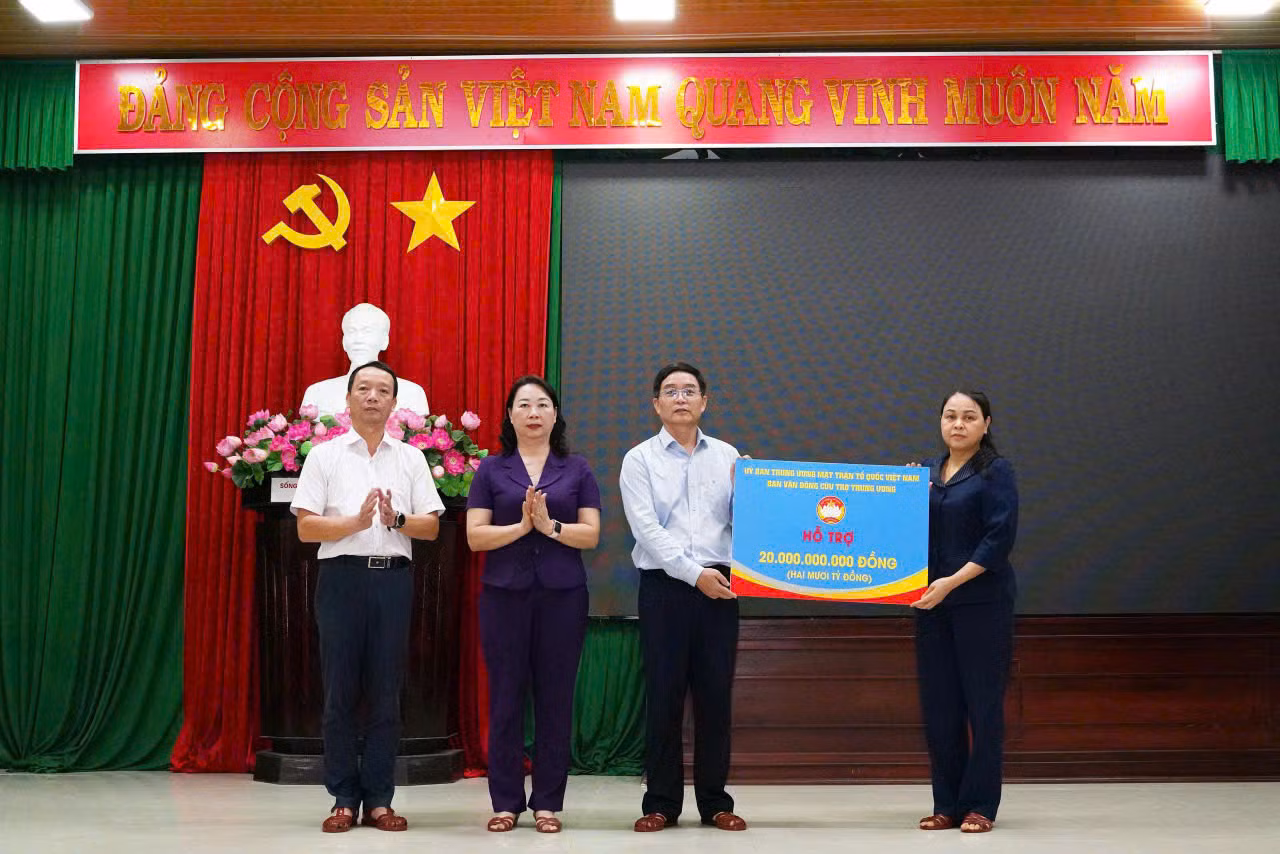 Tổng Bí thư Tô Lâm kiểm tra công tác khắc phục hậu quả mưa lũ tại Huế -0