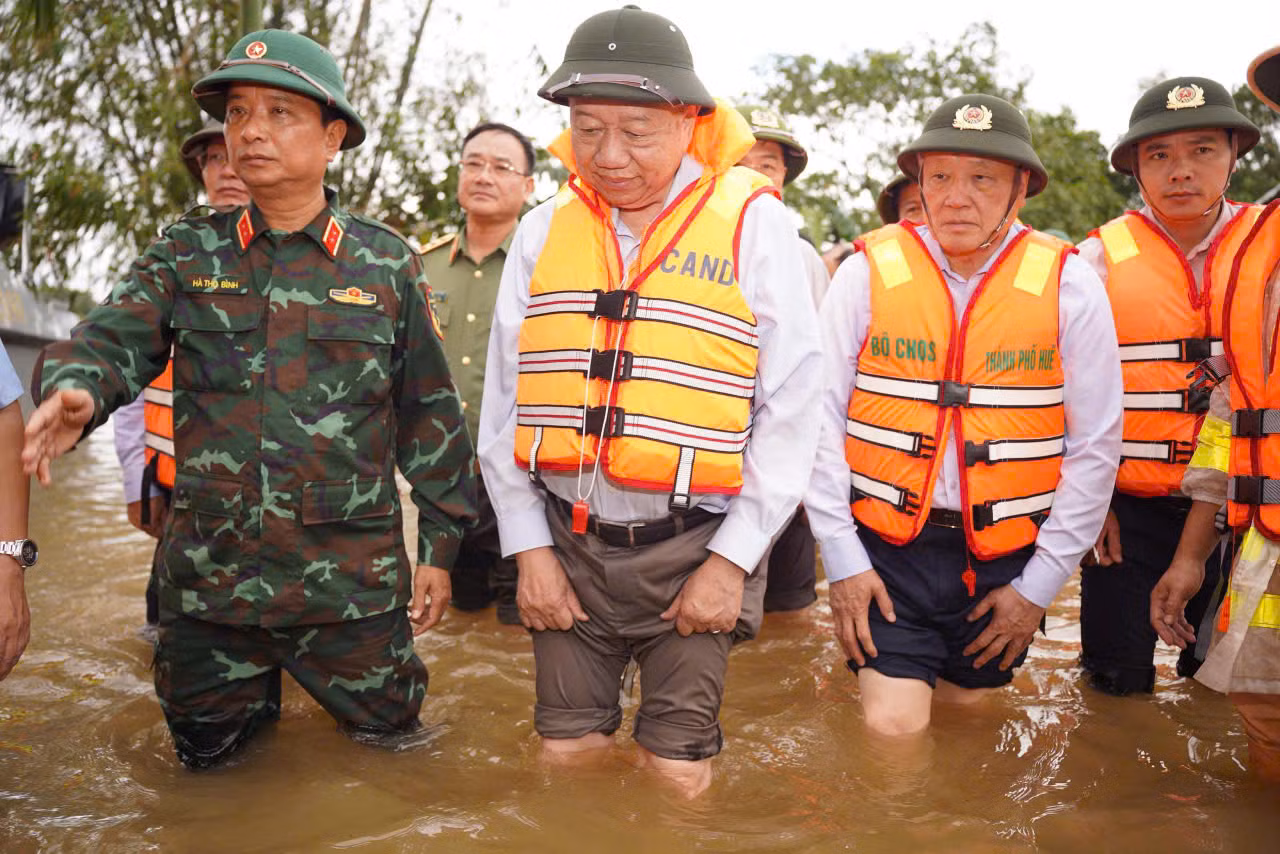 Tổng Bí thư Tô Lâm kiểm tra công tác khắc phục hậu quả mưa lũ tại Huế -0