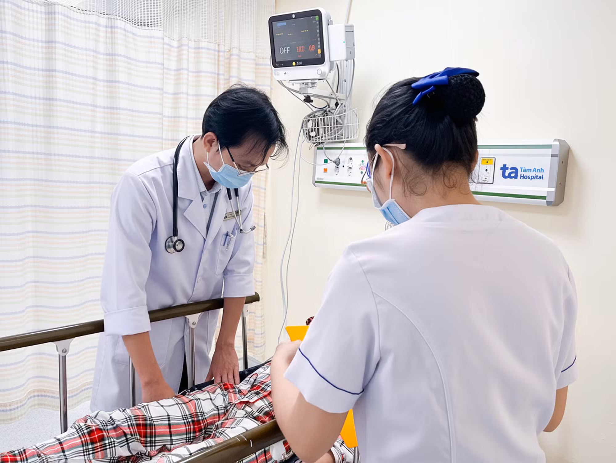 Thêm nhiều ca nghi ngộ độc sau khi ăn bánh mì tại TP Hồ Chí Minh -0