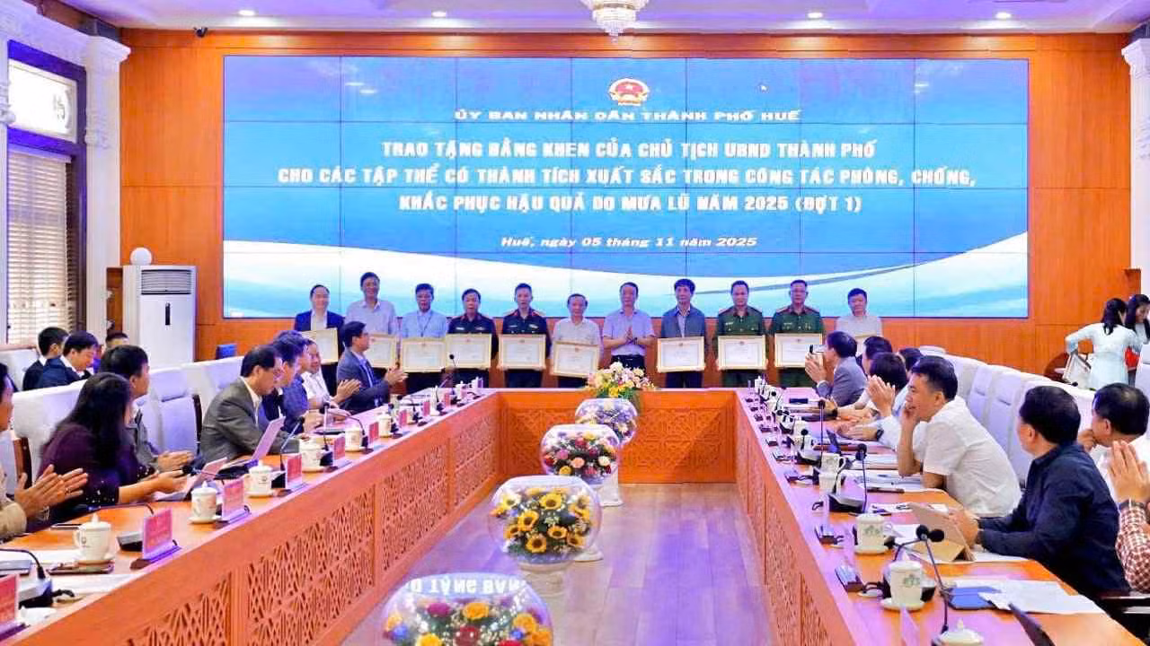 Viettel kích hoạt toàn mạng lưới ứng phó bão số 13, bảo đảm thông tin thông suốt -0