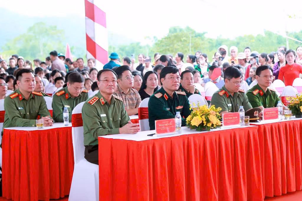 Bảo đảm đưa các ngôi trường nội trú mới ở biên giới khai thác hiệu quả -0