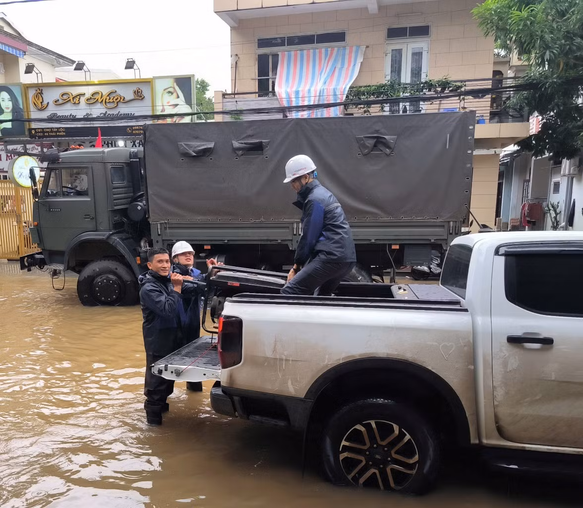 MobiFone chủ động triển khai ứng phó với bão số 13 (Kalmaegi) -0