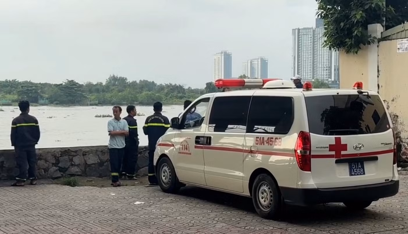 Tìm kiếm hai người nhảy cầu ở TP Hồ Chí Minh -0