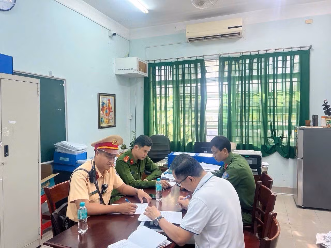 Kiểm tra các bãi giữ xe, đảm bảo cho học sinh ý thức chấp hành pháp luật -0