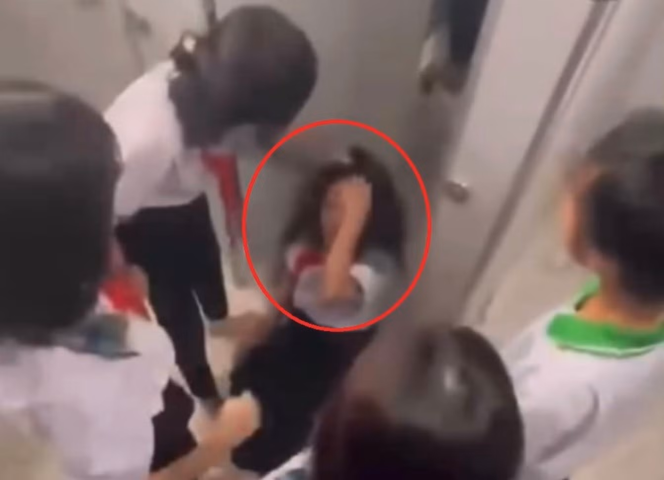 Xác minh vụ nữ sinh bị đánh hội đồng ở TP Hồ Chí Minh -0