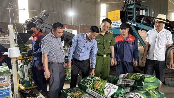 Bài 2: Xây dựng thế trận an ninh gắn với mô hình phát triển kinh tế nơi non cao