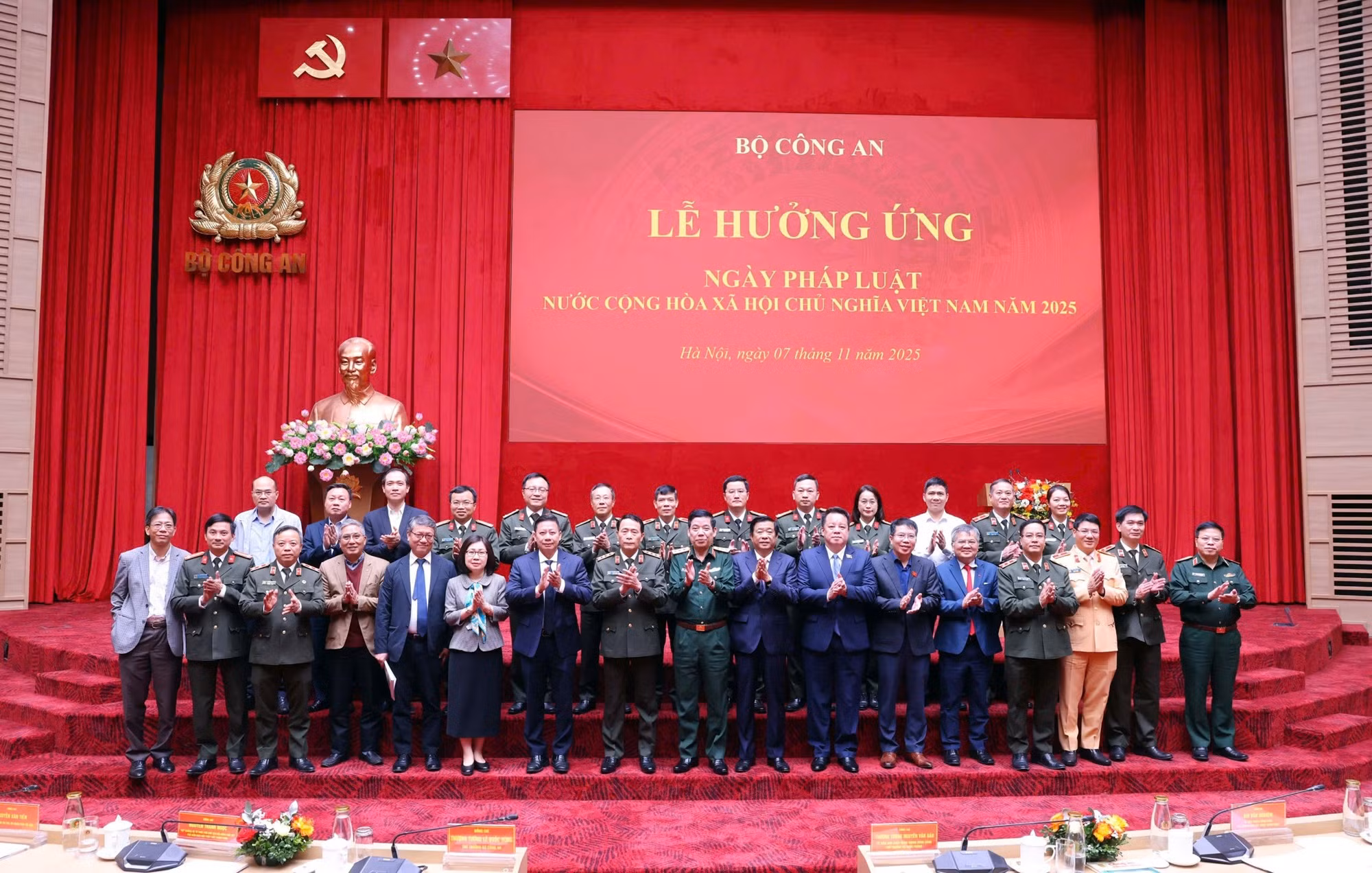 Bộ Công an tổ chức lễ hưởng ứng Ngày Pháp luật Việt Nam năm 2025 -0