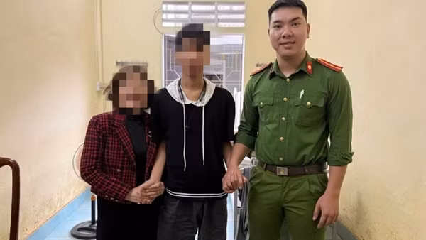 “Bắt cóc online” rồi buộc nam thanh niên khỏa thân quay clip để tống tiền