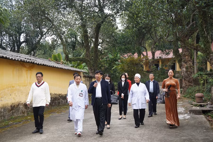 Nghĩa cử nhân ái của Tập đoàn Phượng Hoàng với người bệnh phong ở Bắc Ninh -0