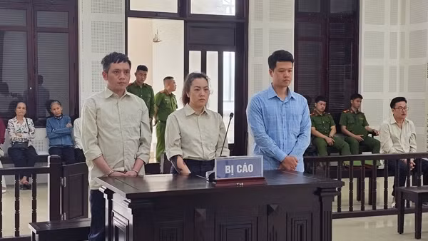 Xét xử nhóm làm thị thực ‘chui’ xuất cảnh sang châu Âu để thu Euro