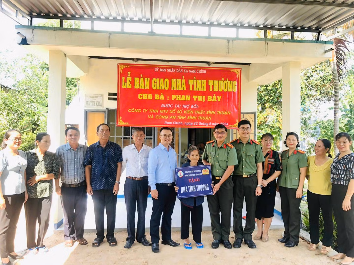 Từng viên gạch xây niềm tin, niềm hy vọng cho những mảnh đời cơ cực -0