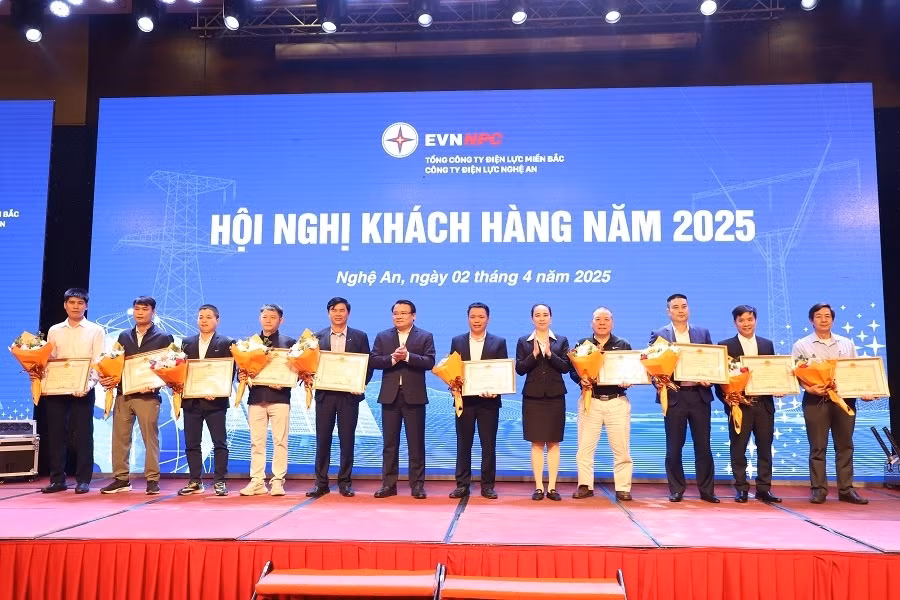 EVNNPC tổ chức Hội nghị khách hàng 2025 trên toàn miền Bắc -0
