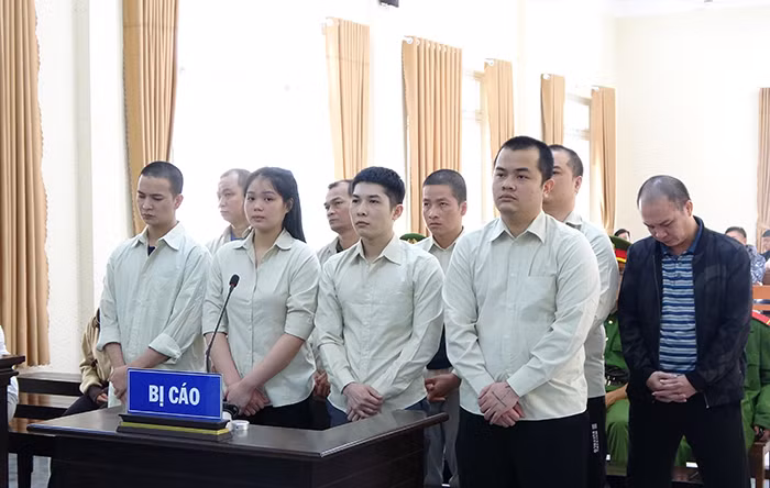 “Đánh thuốc” các nạn nhân để lừa đảo, 9 bị cáo lãnh 112 năm tù -0