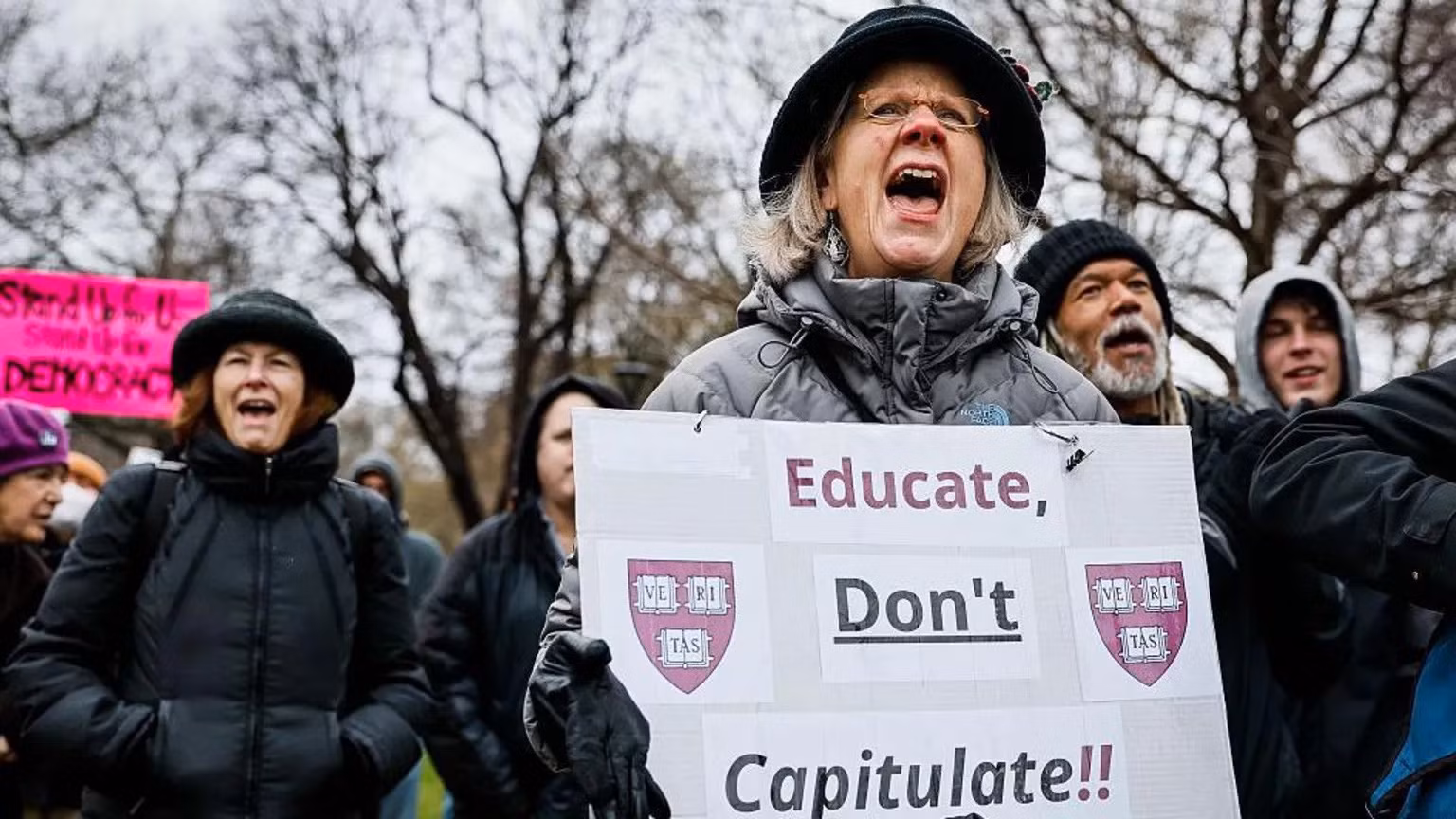 Nhà Trắng đóng băng hơn 2 tỷ USD tài trợ cho Đại học Harvard -0