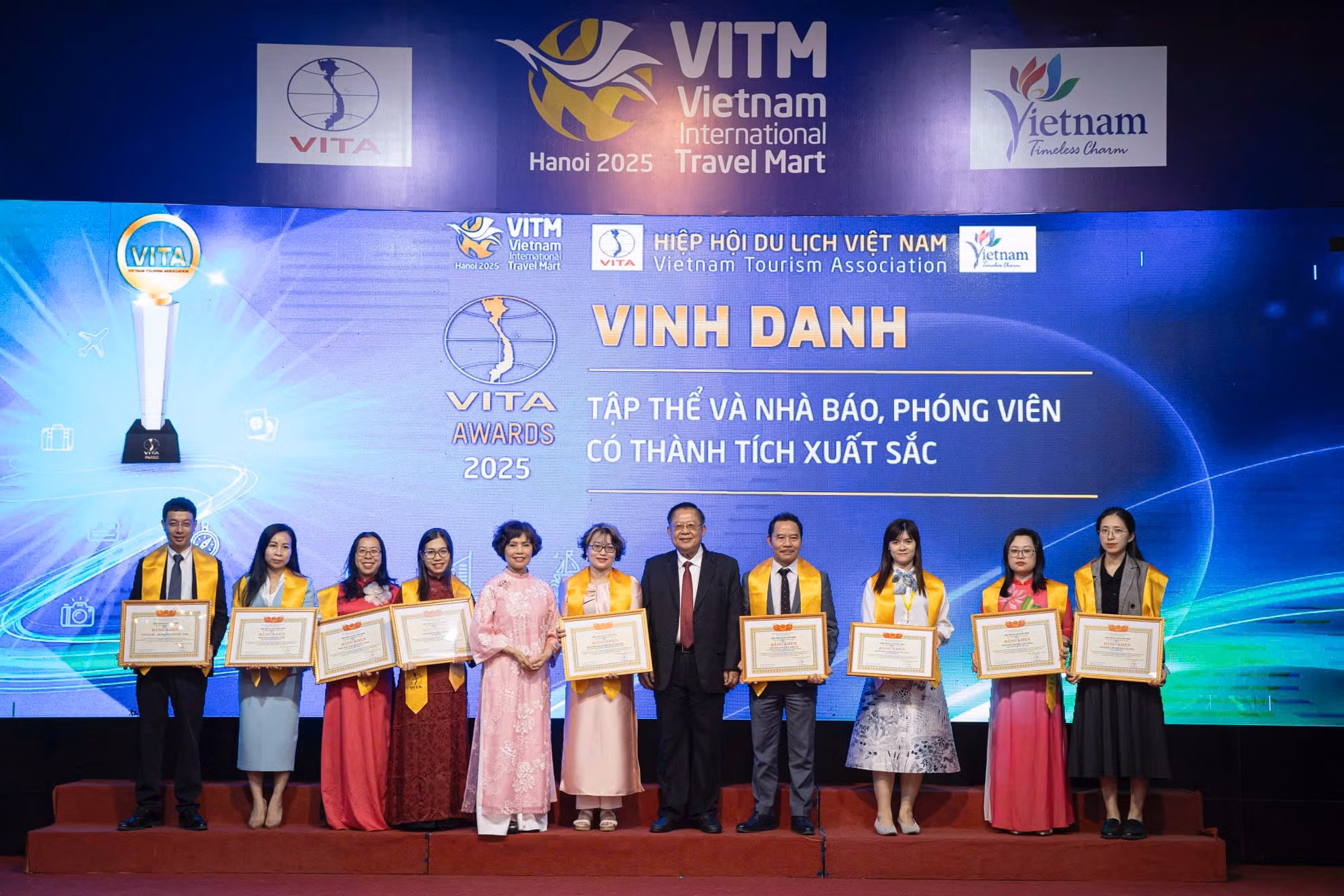 Tôn vinh 224 tổ chức, cá nhân đóng góp xuất sắc cho sự phát triển của ngành du lịch -0