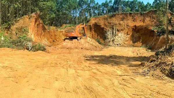 Xử lý nghiêm tình trạng khai thác đất trái phép tại vùng giáp ranh