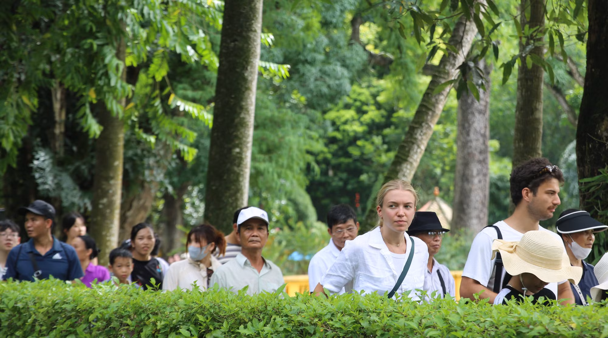 Thủ tướng yêu cầu thúc đẩy phát triển du lịch, bảo đảm tăng trưởng hai con số -0