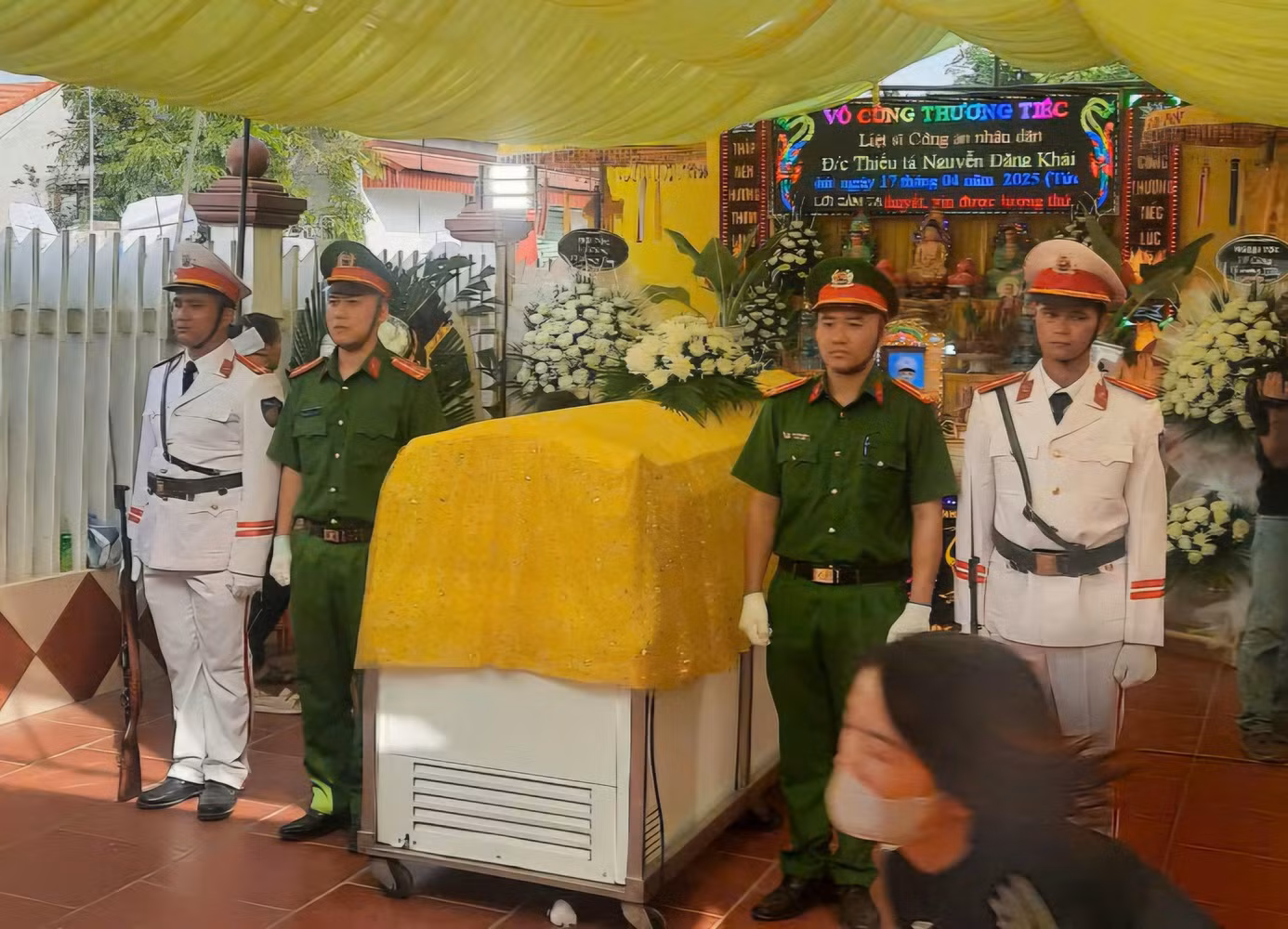 Bộ trưởng Lương Tam Quang gửi vòng hoa viếng Thiếu tá Nguyễn Đăng Khải -0