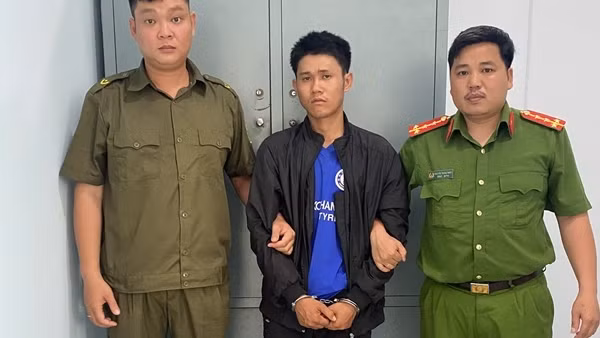 Người dân dũng cảm bắt cướp, giao nộp đối tượng cho Công an