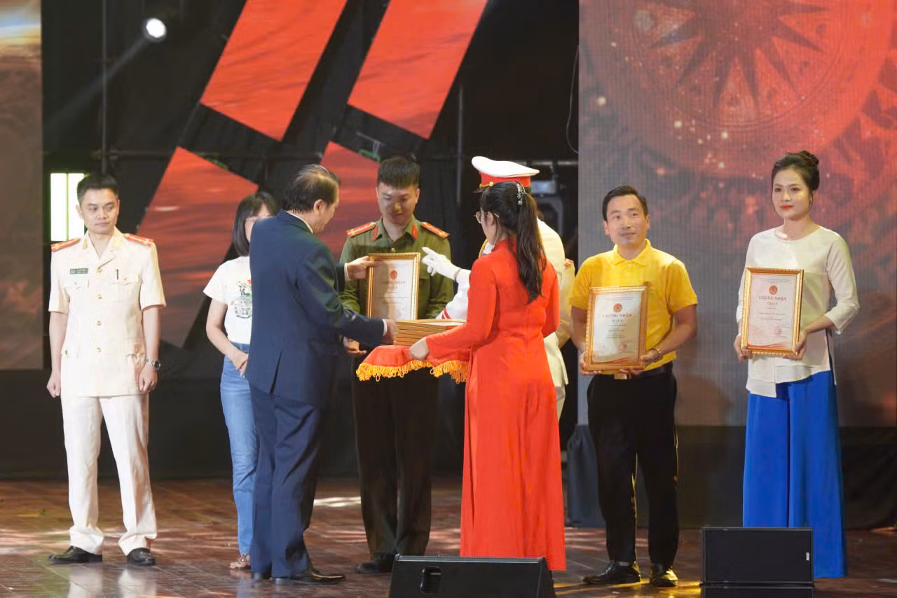 5 đoàn nghệ thuật đạt xuất sắc tại Hội diễn nghệ thuật quần chúng CAND lần thứ XIII khu vực 3 -0