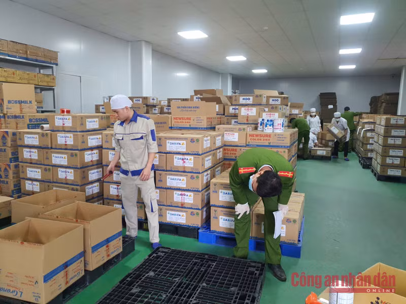 Tinh vi hệ sinh thái từ sản xuất đến kinh doanh tiêu thụ sữa bột giả -0