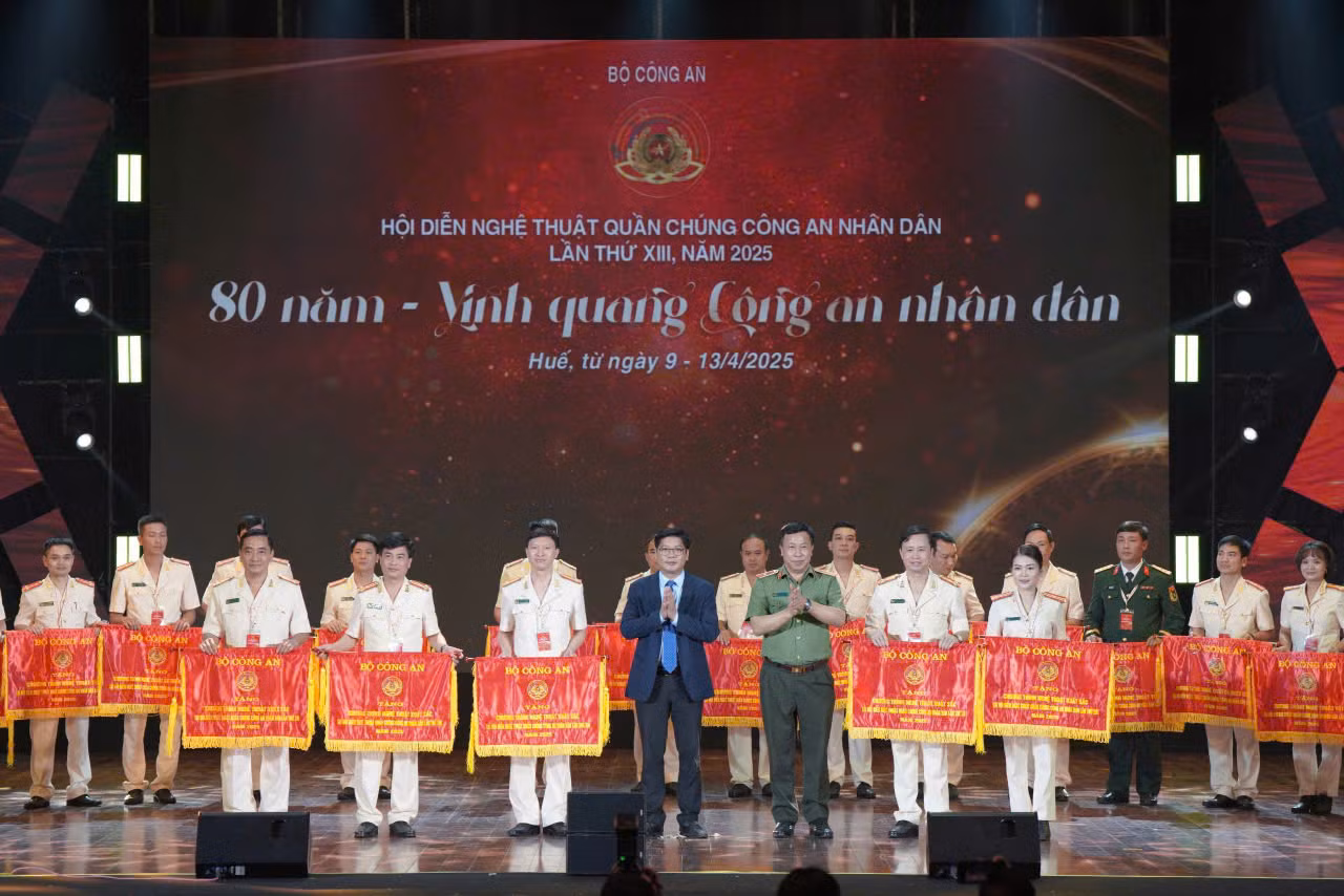 5 đoàn nghệ thuật đạt xuất sắc tại Hội diễn nghệ thuật quần chúng CAND lần thứ XIII khu vực 3 -0