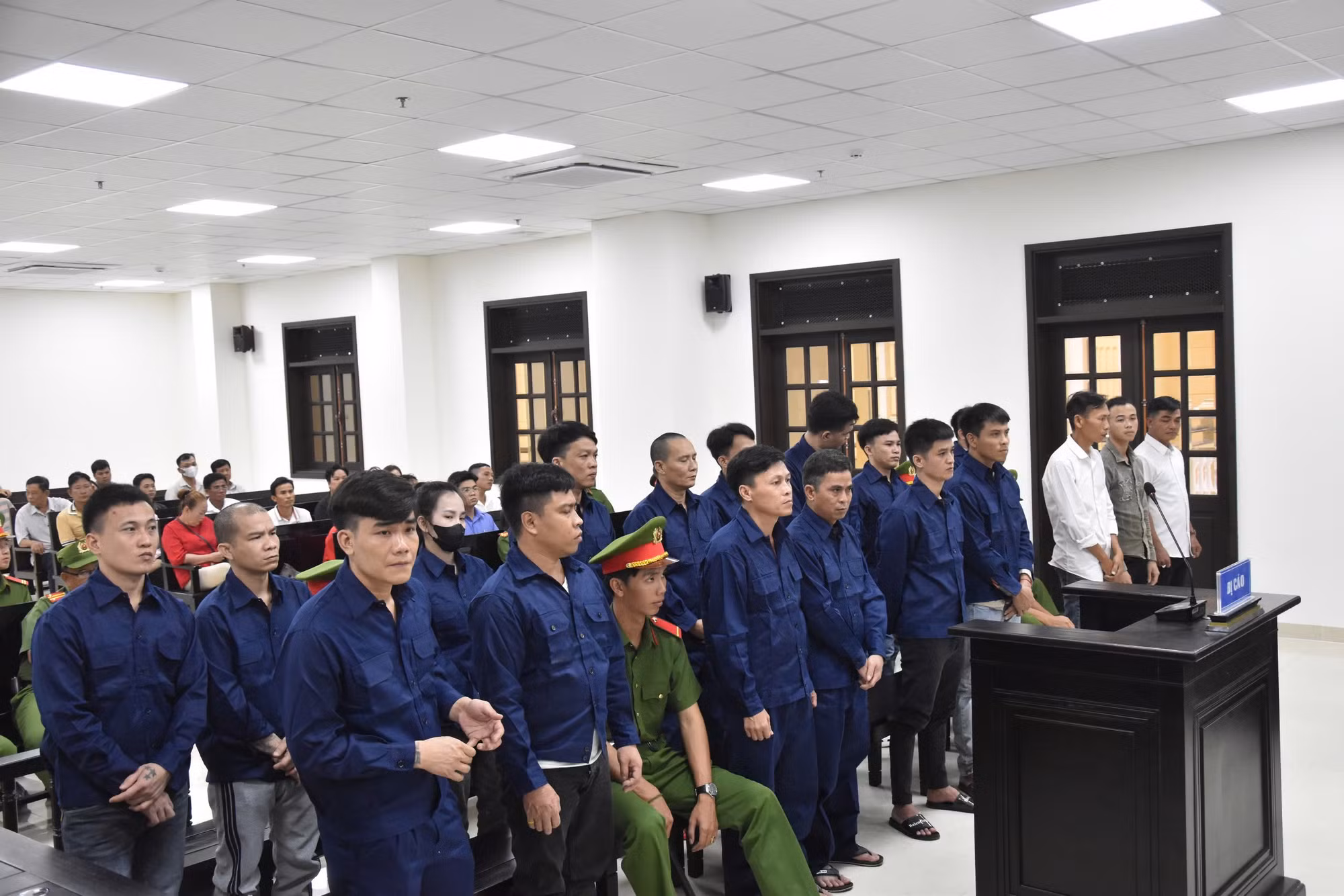 Hơn 210 năm tù cho băng siêu trộm miền Tây -1