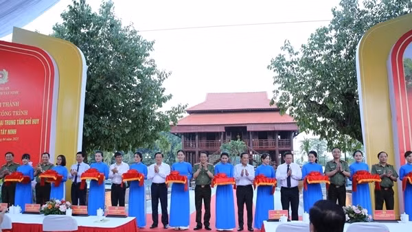 Bộ trưởng Lương Tam Quang dự khánh thành Nhà tưởng niệm Chủ tịch Hồ Chí Minh