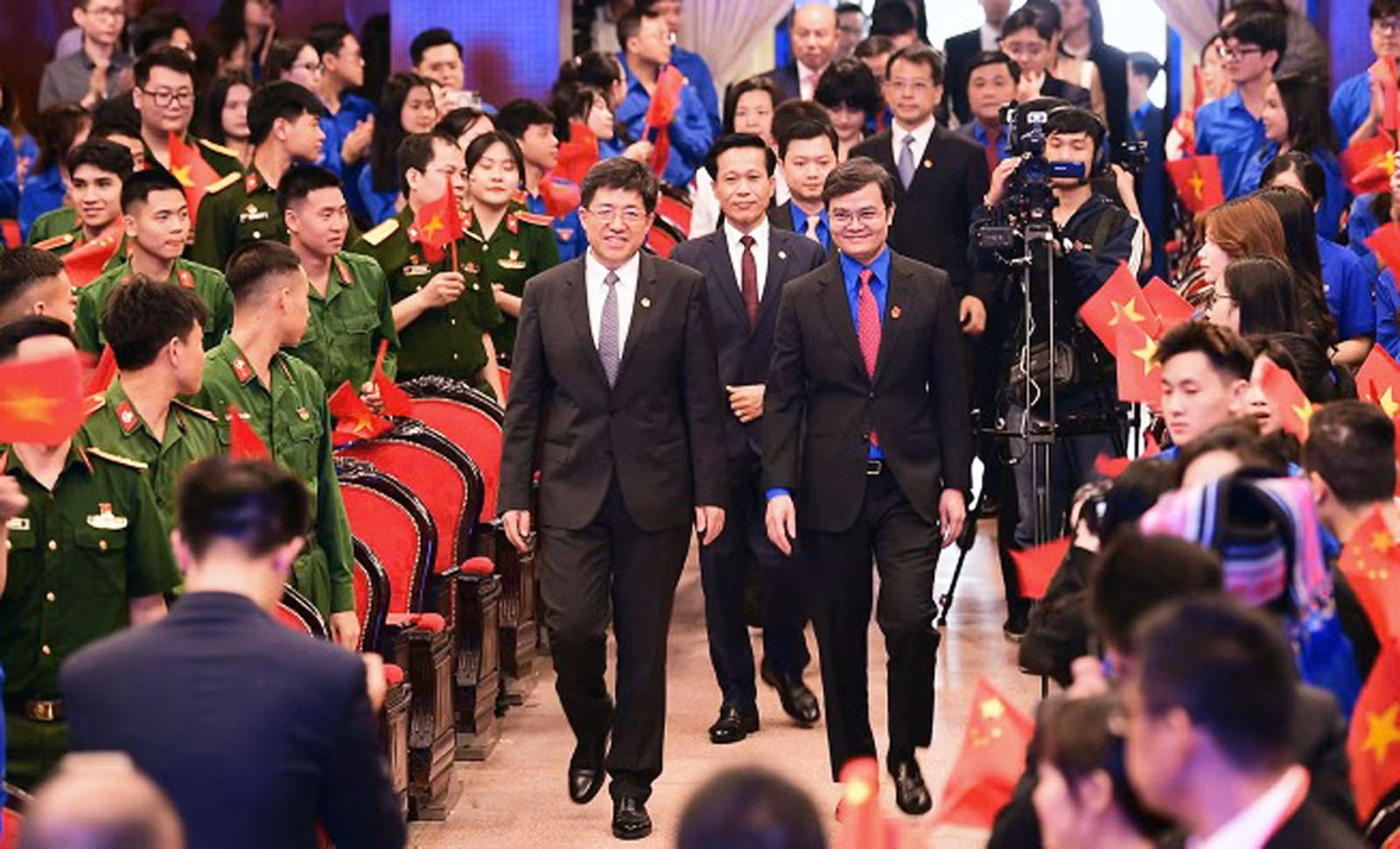 Khai mạc chương trình 