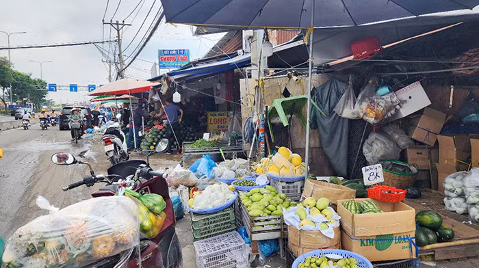 Khó dung hòa lợi ích các bên trước thực trạng đường không có vỉa hè -0