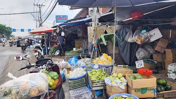 Khó dung hòa lợi ích các bên trước thực trạng đường không có vỉa hè