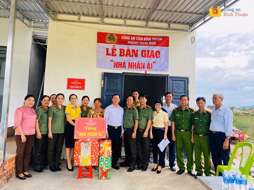 Từng viên gạch xây niềm tin, niềm hy vọng cho những mảnh đời cơ cực -0