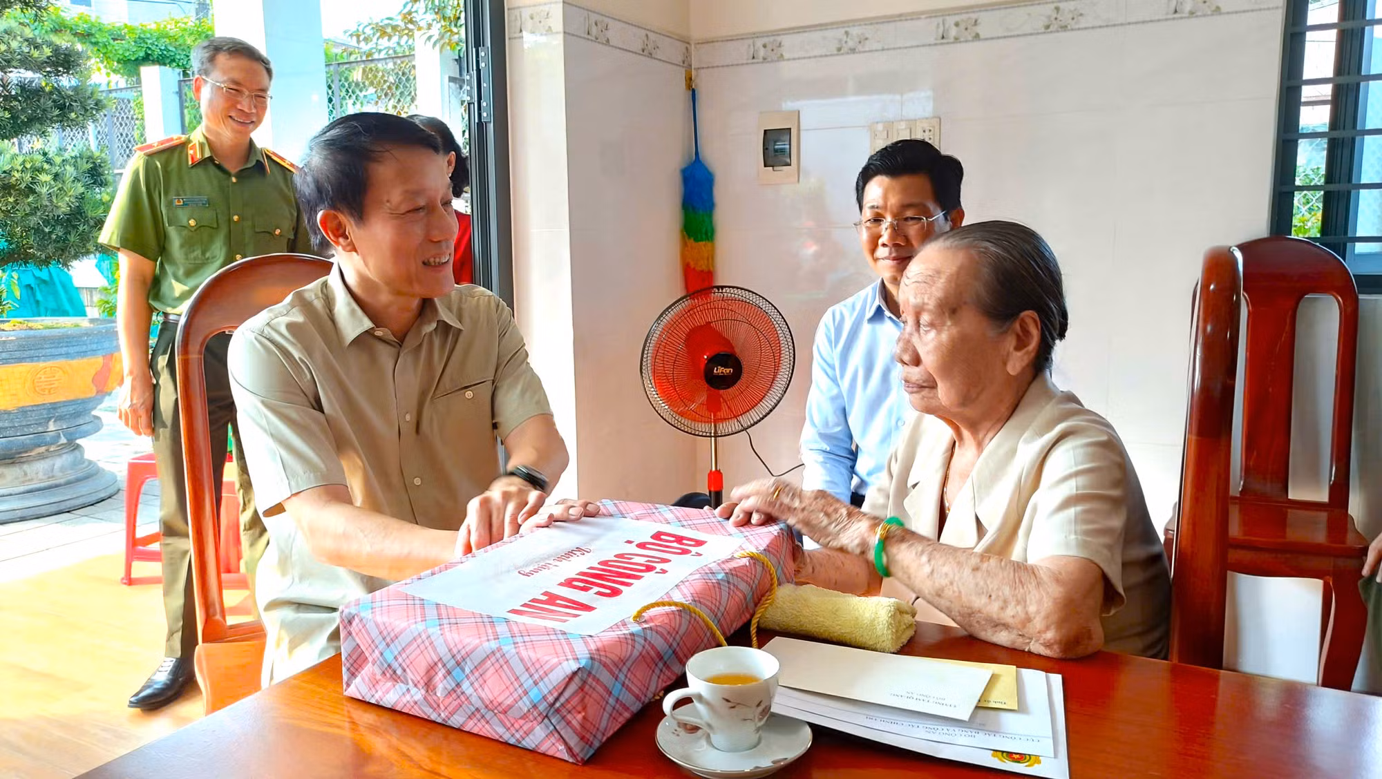 tham1.jpg -0