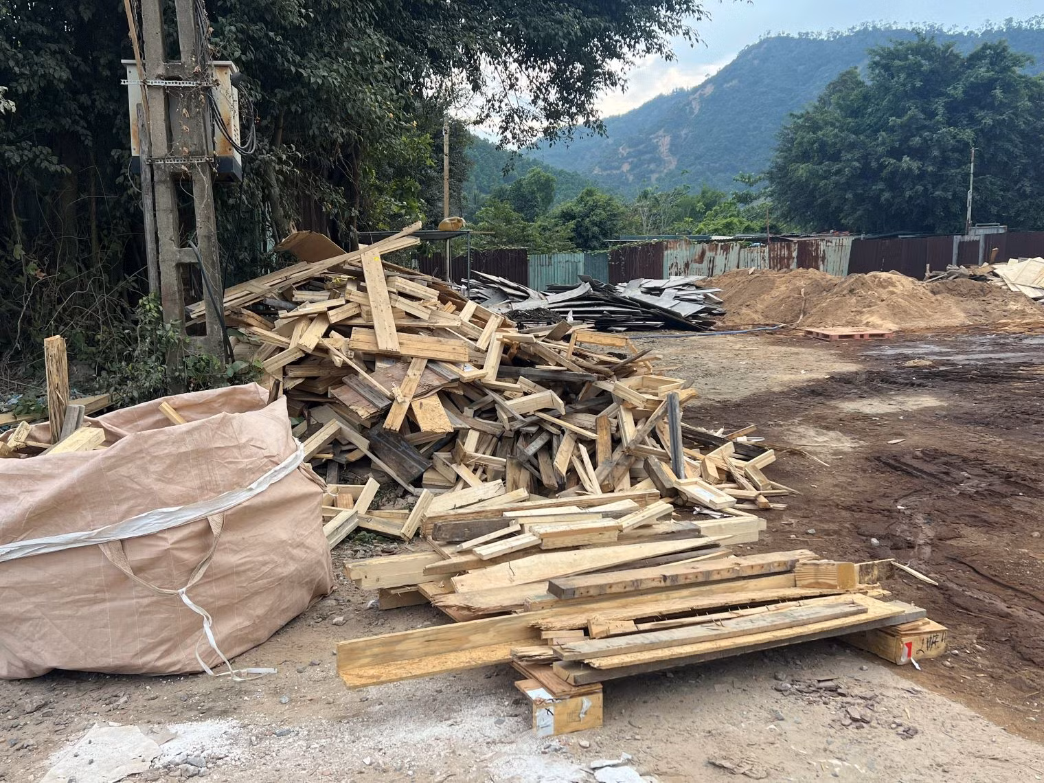 Chủ tịch thành phố “chỉ đạo nóng” Công an Đà Nẵng xử lý tận gốc vi phạm pháp luật về môi trường -0