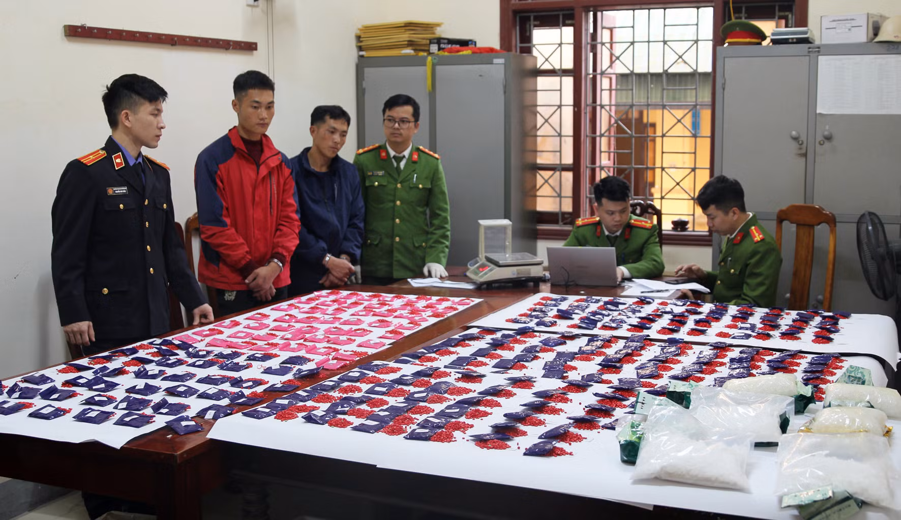 Tận cùng nỗi đau khi “lá vàng” ngồi khóc “lá xanh” -0
