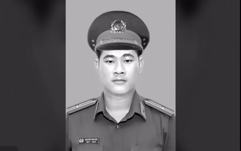 Lễ truy thăng cấp bậc hàm từ Đại uý lên Thiếu tá đối với đồng chí Nguyễn Văn Kha -0