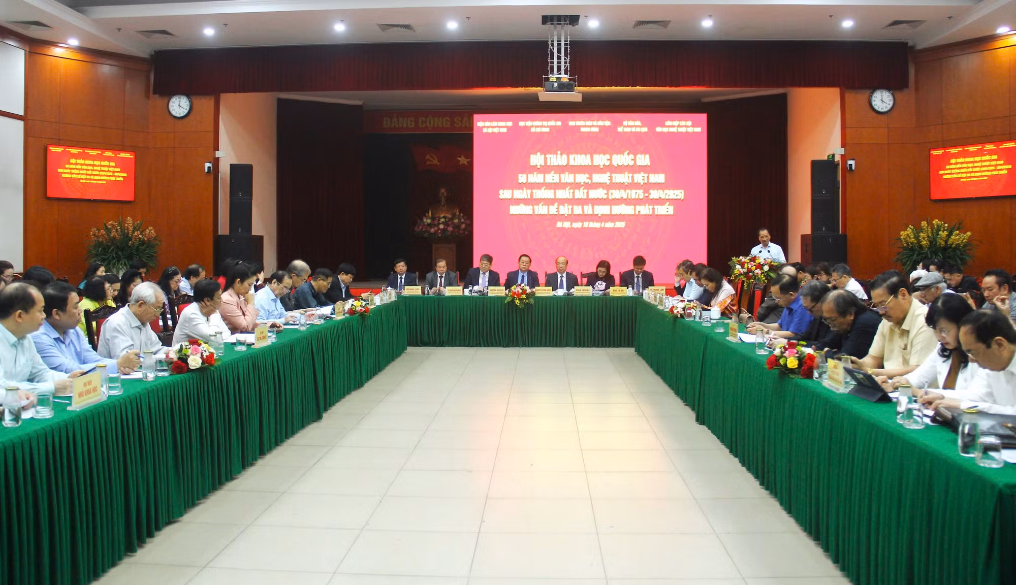Làm rõ thành tựu, hạn chế của văn học nghệ thuật Việt Nam sau 50 năm thống nhất đất nước -0