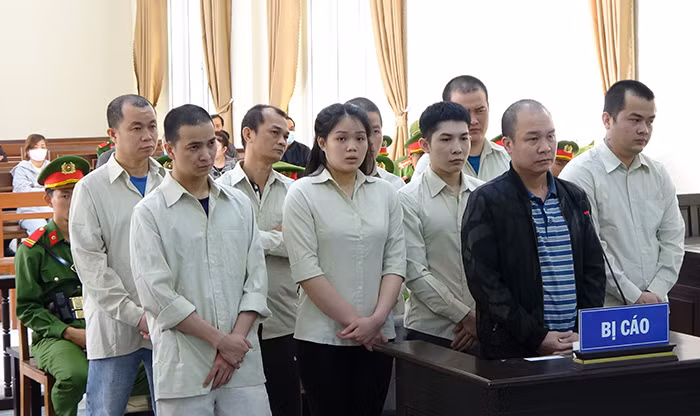 “Đánh thuốc” các nạn nhân để lừa đảo, 9 bị cáo lãnh 112 năm tù -0