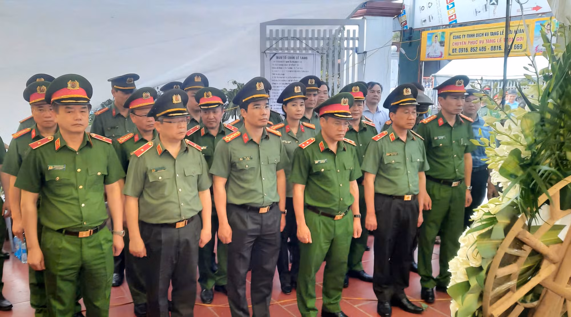 Bộ trưởng Lương Tam Quang gửi vòng hoa viếng Thiếu tá Nguyễn Đăng Khải -0