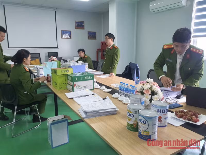 Tinh vi hệ sinh thái từ sản xuất đến kinh doanh tiêu thụ sữa bột giả -0