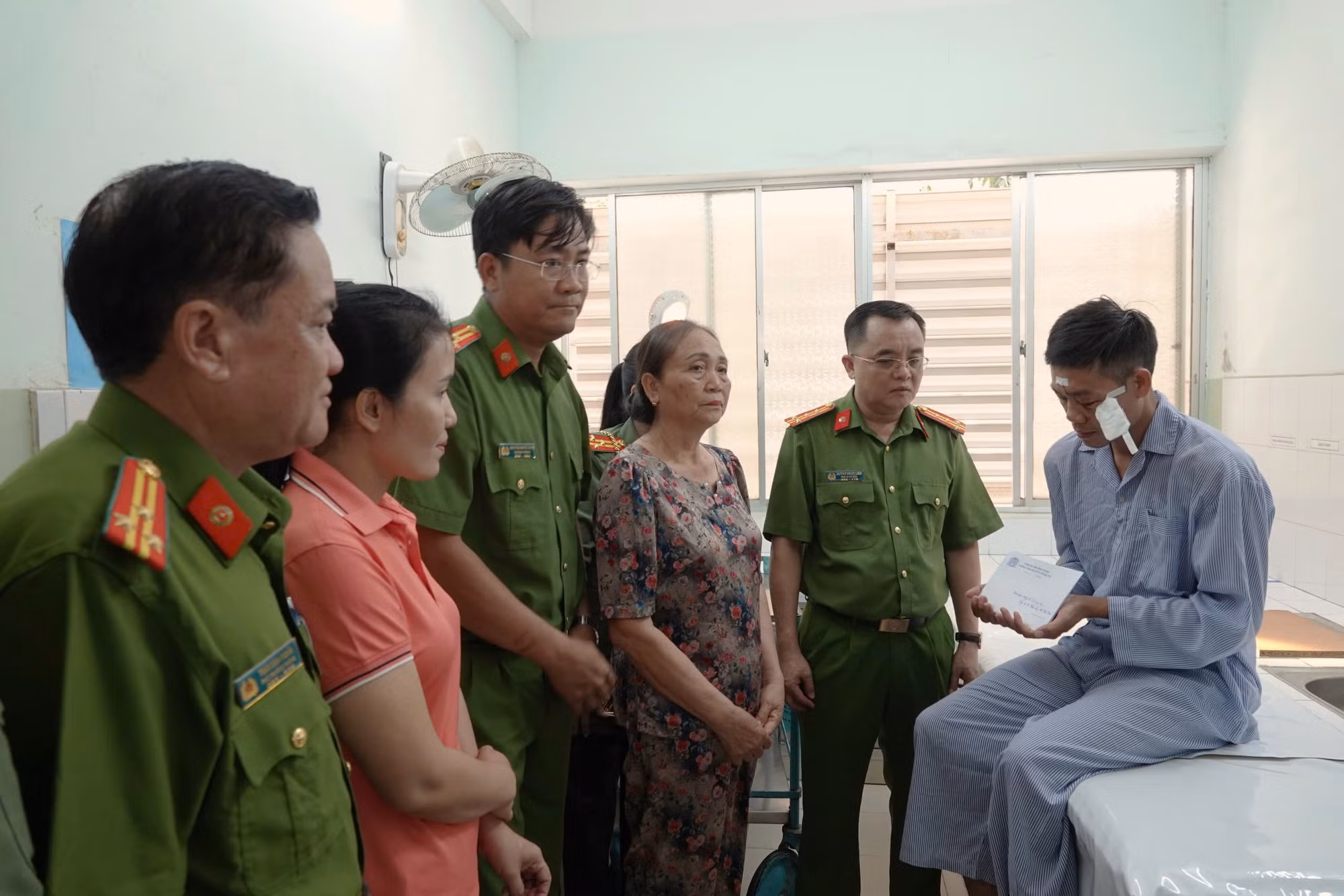 Đại úy công an bị thương khi truy bắt đối tượng ma túy