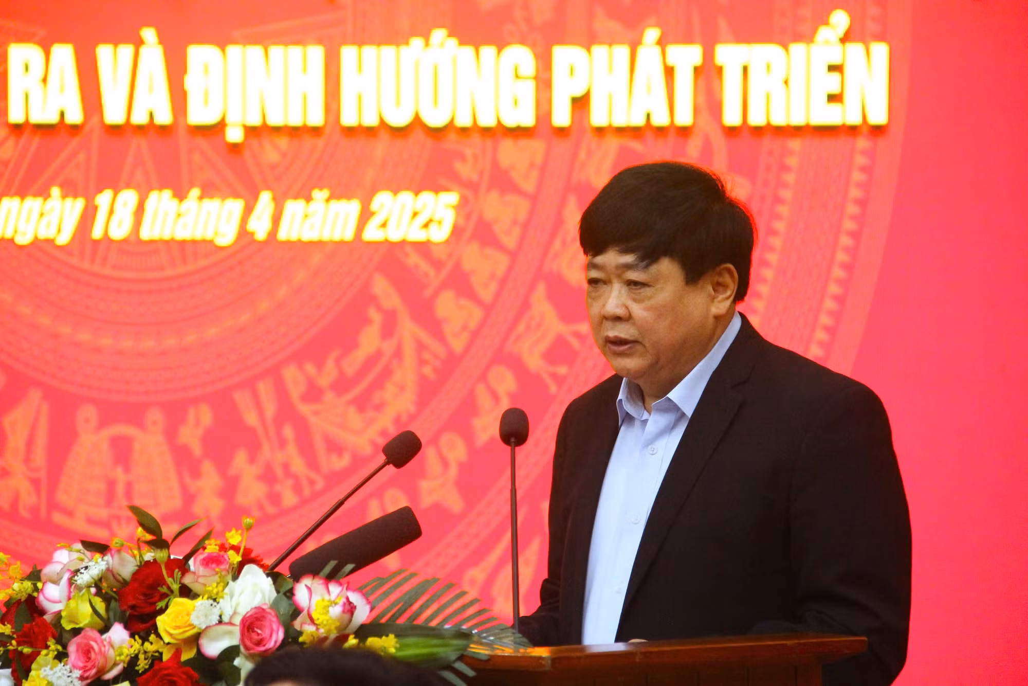 Làm rõ thành tựu, hạn chế của văn học nghệ thuật Việt Nam sau 50 năm thống nhất đất nước -0