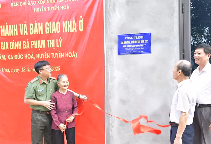 Khánh thành và tặng quà cho các trường hợp xóa nhà tạm, nhà dột nát -0