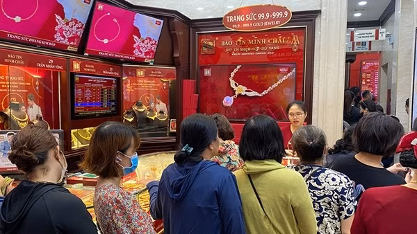 Choáng váng giá vàng: Nhà đầu tư có nên “nhảy” vào?