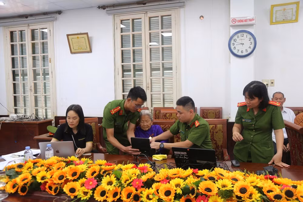 Thu nhận mẫu ADN cho thân nhân liệt sĩ chưa xác định danh tính -0