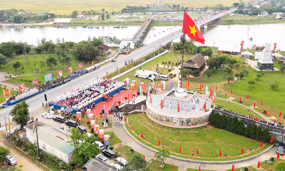 hien luong ben hai.jpg -0