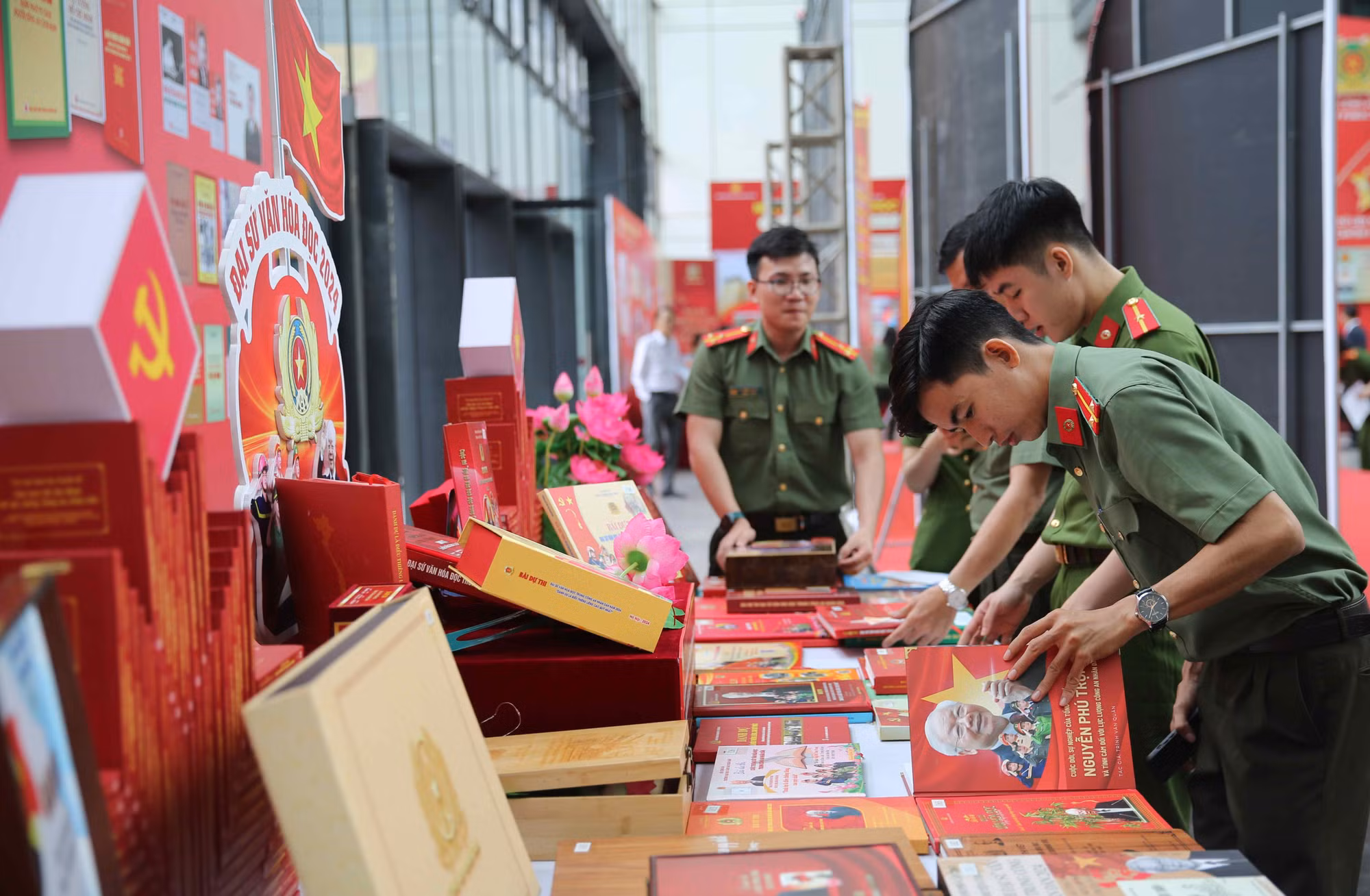 Khai mạc Ngày Sách và Văn hoá đọc Việt Nam và phát động phong trào đọc sách trong CAND -0