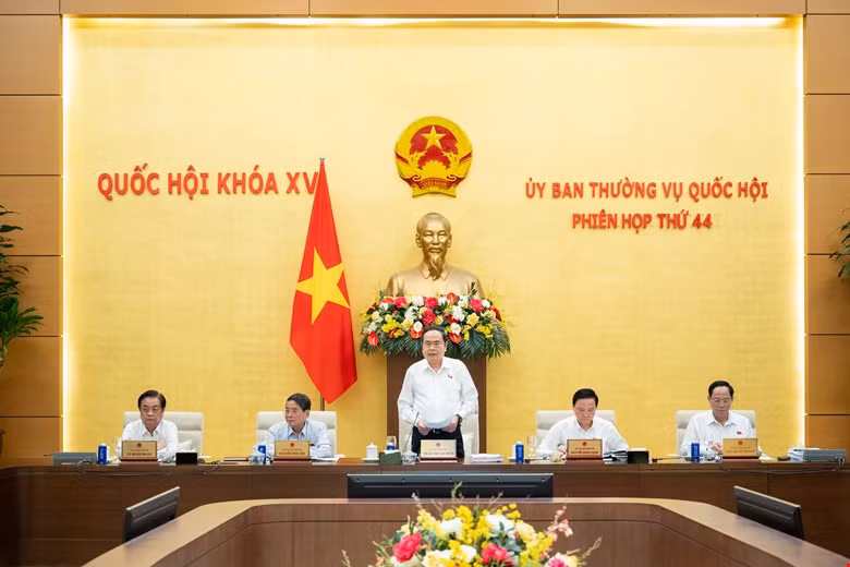 Phiên họp tập trung giải quyết khối lượng công việc lớp, chuẩn bị cho Kỳ họp thứ 9 -0