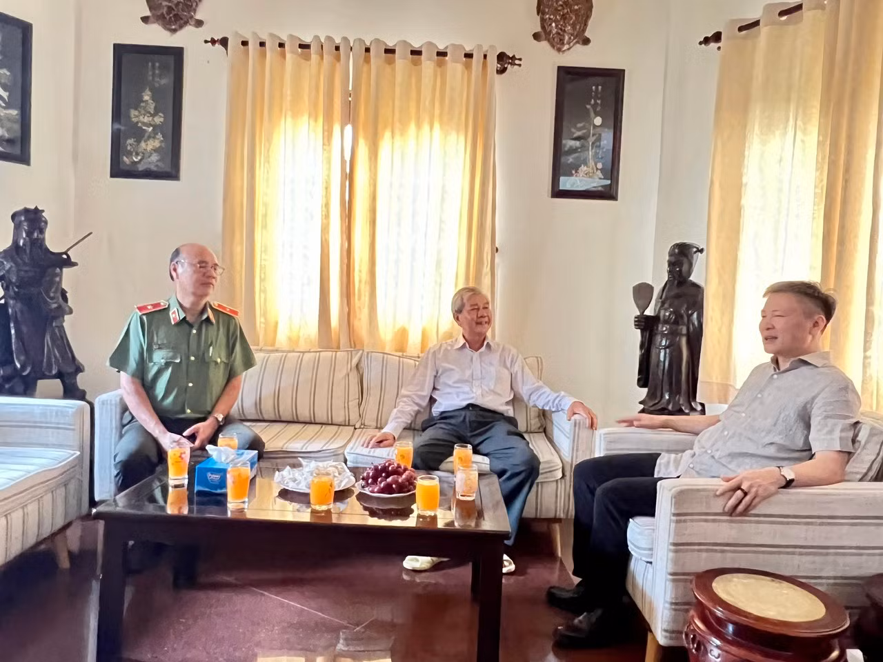Trung tướng Nguyễn Ngọc Lâm, Thứ trưởng Bộ Công an thăm các gia đình cố lãnh đạo Ban An ninh Trung ương Cục miền Nam -0